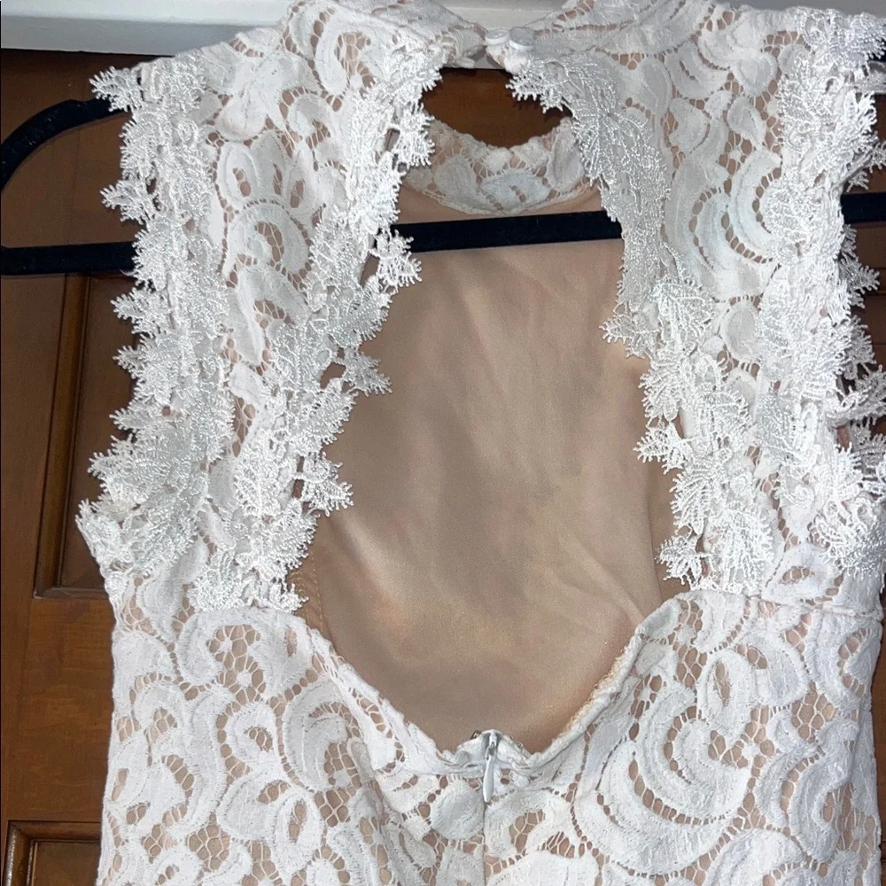 Francesca’s Elegant High Neck Open Back White Lace Dress - Size M - Picture 4 of 5